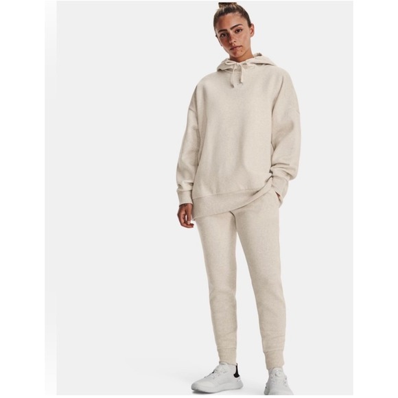 Under Armour Pants - Under Armour Heathered Oat‎ Rival Fleece
Joggers Size Medium Like New